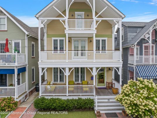 Exterior, Facade, Queen Anne Victorian