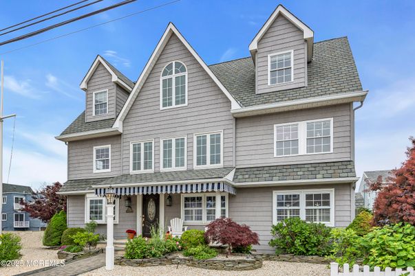 Exterior, Facade, Queen Anne Victorian