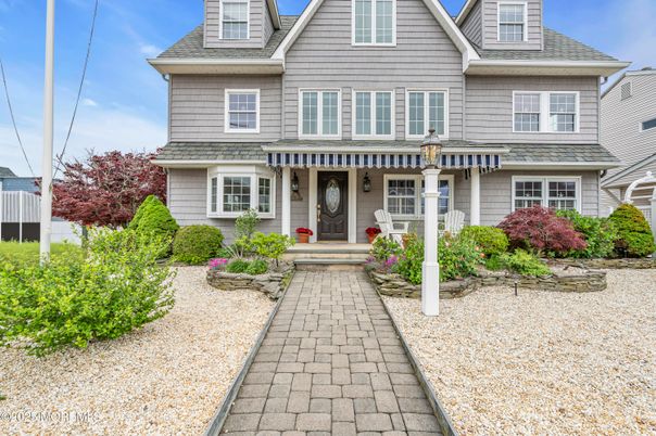 Exterior, Facade, Queen Anne Victorian