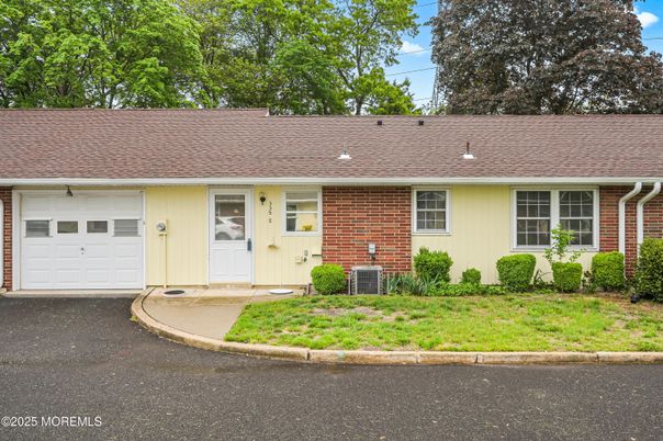 Attached, Exterior, Facade, Brick Facade, Ranch