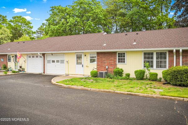 Attached, Exterior, Facade, Brick Facade, Ranch