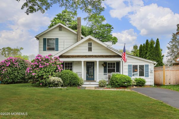 Exterior, Facade, American Craftsman
