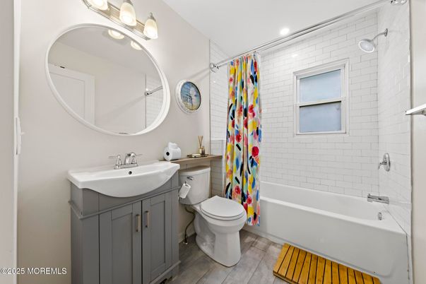 Bathroom, Interior, Recessed Lighting, Wood Texture Flooring
