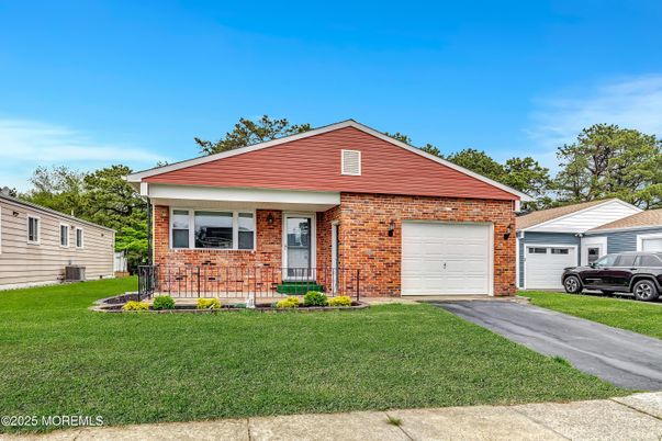 Attached, Exterior, Facade, Brick Facade, Ranch