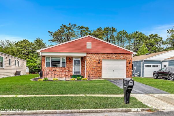 Attached, Exterior, Facade, Brick Facade, Ranch