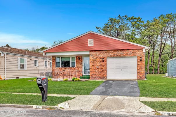Attached, Exterior, Facade, Brick Facade, Ranch