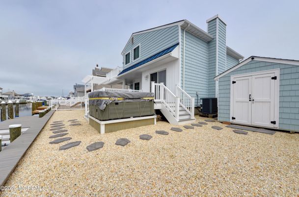Exterior, Hot Tub, Water