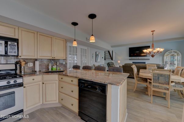 Chandelier, Dining room, Interior, Kitchen, Pendant Lights, Wood Texture Flooring