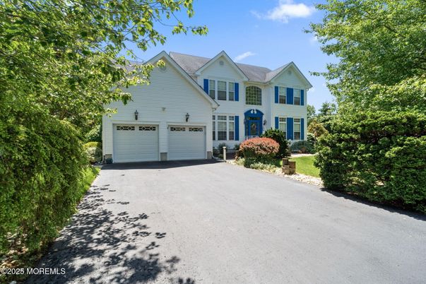 Attached, Exterior, Facade, Farmhouse