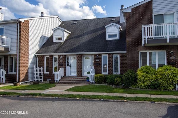 Exterior, Facade, Brick Facade, Cape Cod
