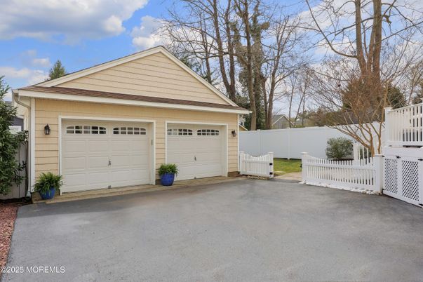 Detached Garage, Exterior