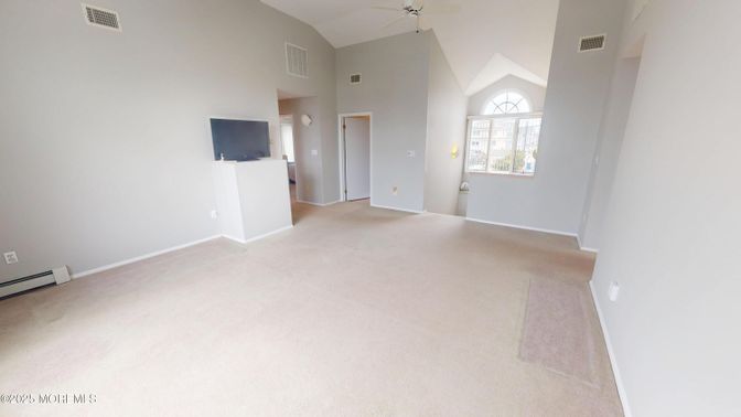 Empty room, Interior