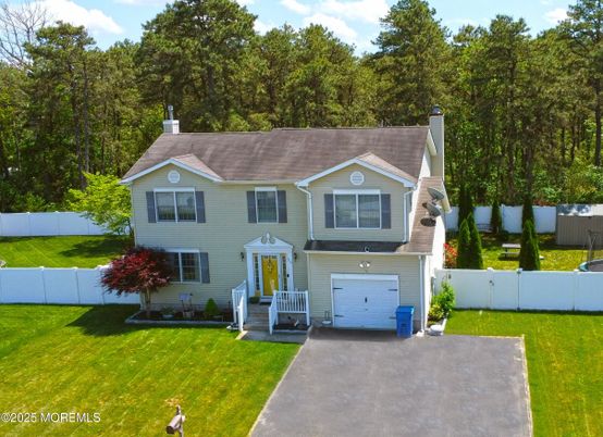 Attached, Exterior, Facade, Raised Ranch