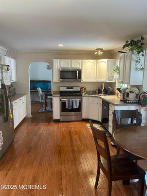 Dining room, Interior, Kitchen, Stainless Steel Appliances, Wood Texture Flooring