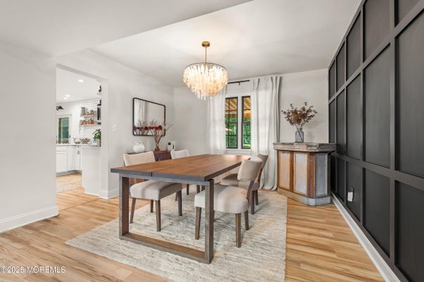 Chandelier, Dining room, Interior, Recessed Lighting, Wood Texture Flooring