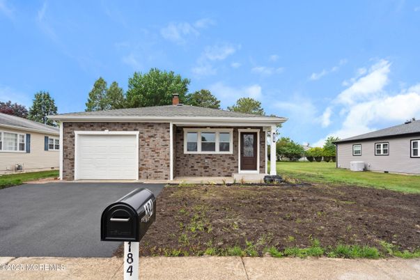 Attached, Exterior, Facade, Brick Facade, Ranch