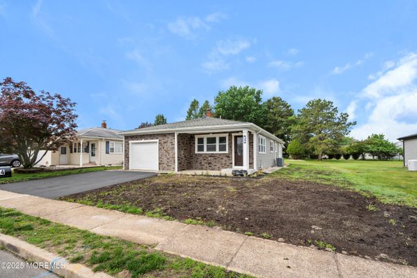 Attached, Exterior, Facade, Brick Facade, Ranch