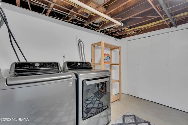 Interior, Washer, Wooden Beams