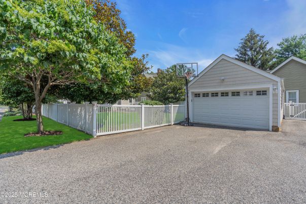 Detached Garage, Exterior