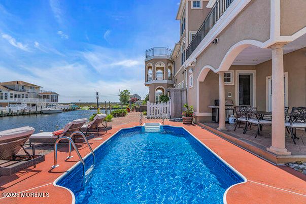 Exterior, Pool, Water