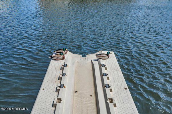 Exterior, Lake