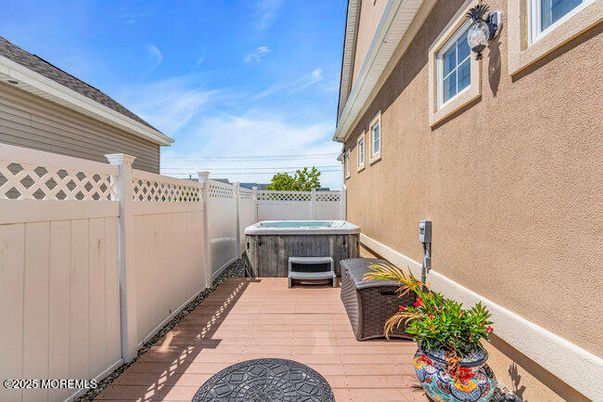 Exterior, Hot Tub