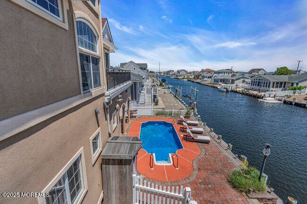 Exterior, Pool, Water