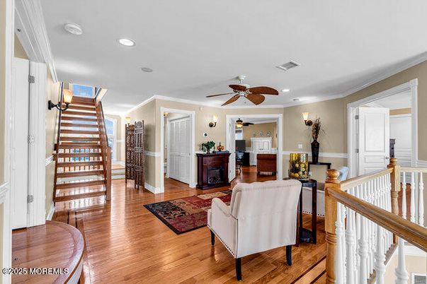 Interior, Recessed Lighting, Wood Texture Flooring