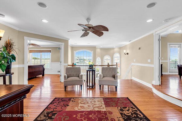 Interior, Recessed Lighting, Wood Texture Flooring