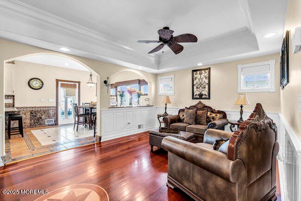 Interior, Living room, Pendant Lights, Recessed Lighting, Wood Texture Flooring
