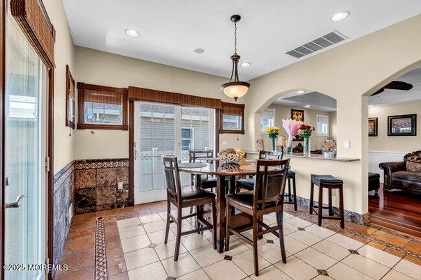 Dining room, Interior, Pendant Lights, Recessed Lighting