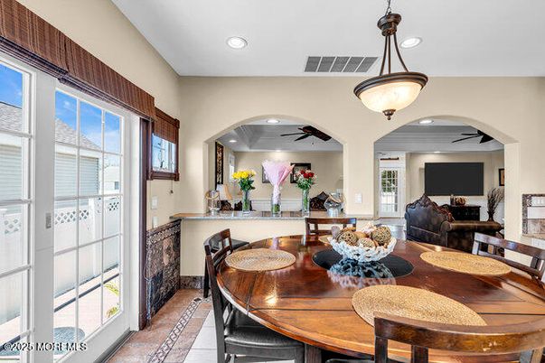 Dining room, Interior, Living room, Pendant Lights, Recessed Lighting