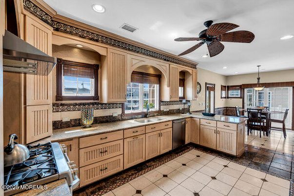 Dining room, Interior, Kitchen, Pendant Lights, Recessed Lighting, Stainless Steel Appliances