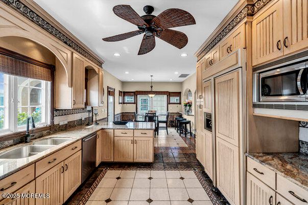 Dining room, Interior, Kitchen, Pendant Lights, Recessed Lighting, Stainless Steel Appliances