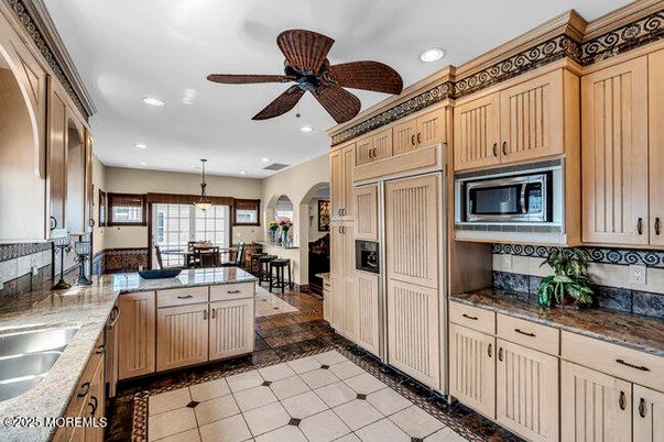 Dining room, Interior, Kitchen, Pendant Lights, Recessed Lighting, Stainless Steel Appliances