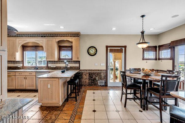 Dining room, Interior, Kitchen, Pendant Lights, Recessed Lighting