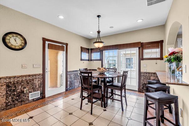 Dining room, Interior, Pendant Lights, Recessed Lighting