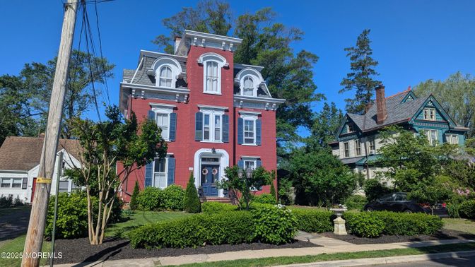 Exterior, Facade, Georgian
