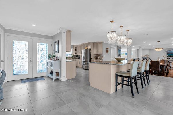 Chandelier, Dining room, Interior, Kitchen, Pendant Lights, Recessed Lighting, Stainless Steel Appliances