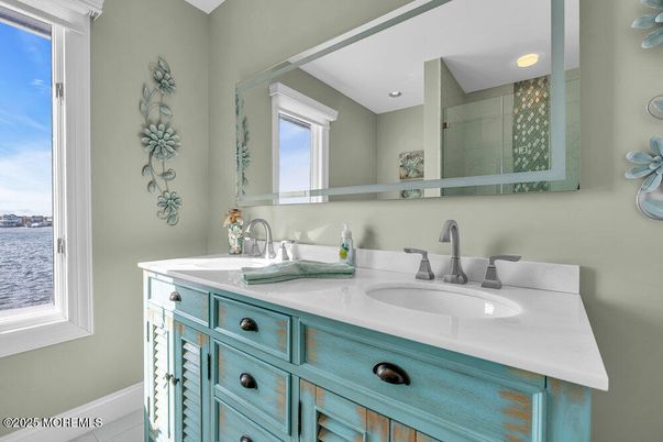 Bathroom, Dual Sink Vanities, Interior, Recessed Lighting, Water