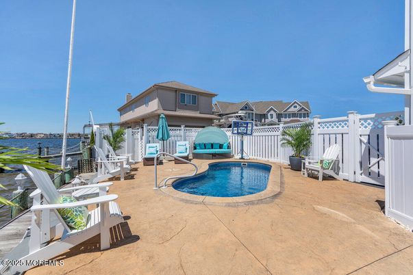 Exterior, Pool, Water