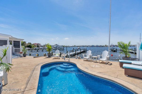 Exterior, Pool, Water