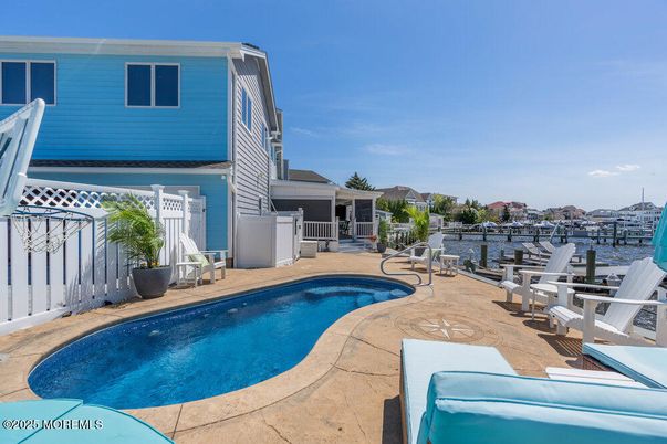 Exterior, Pool, Water