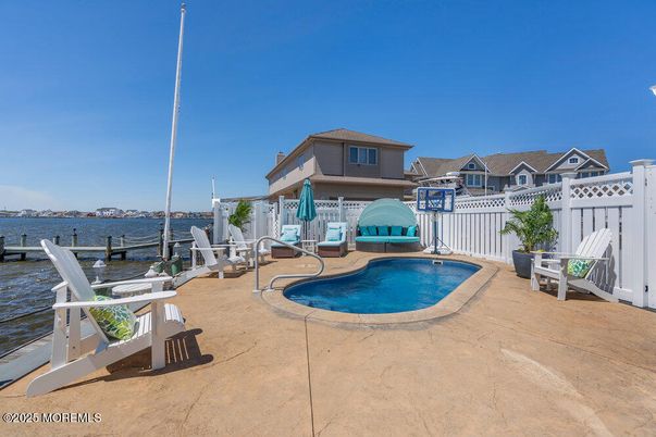 Exterior, Pool, Water