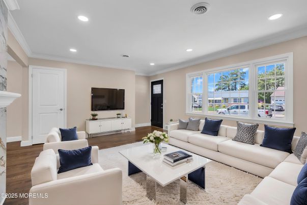 Interior, Living room, Recessed Lighting, Wood Texture Flooring