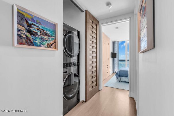 Bedroom, Interior, Utility Closets, Washer, Water, Wood Texture Flooring