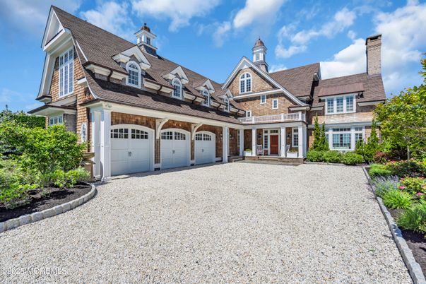 Attached, Exterior, Facade, Tudor Revival