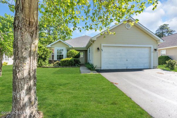 Attached, Exterior, Facade, Ranch
