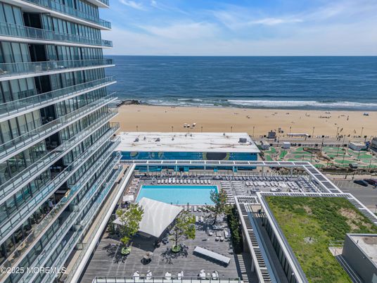 Exterior, Pool, Water