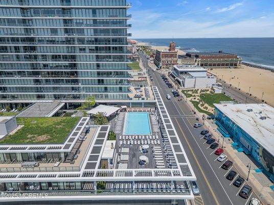Exterior, Pool, Water